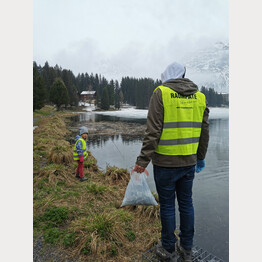 Raumpaten beim Abfall sammeln in Arosa | © Arosa Tourismus