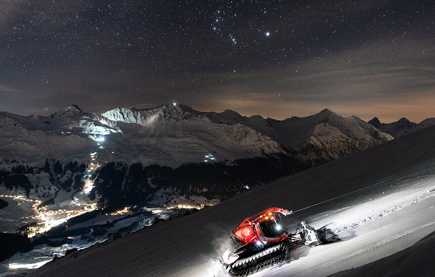 Pistenfahrzeug Passagierfahrt im Skigebiet Arosa Lenzerheide | © Urban Engel